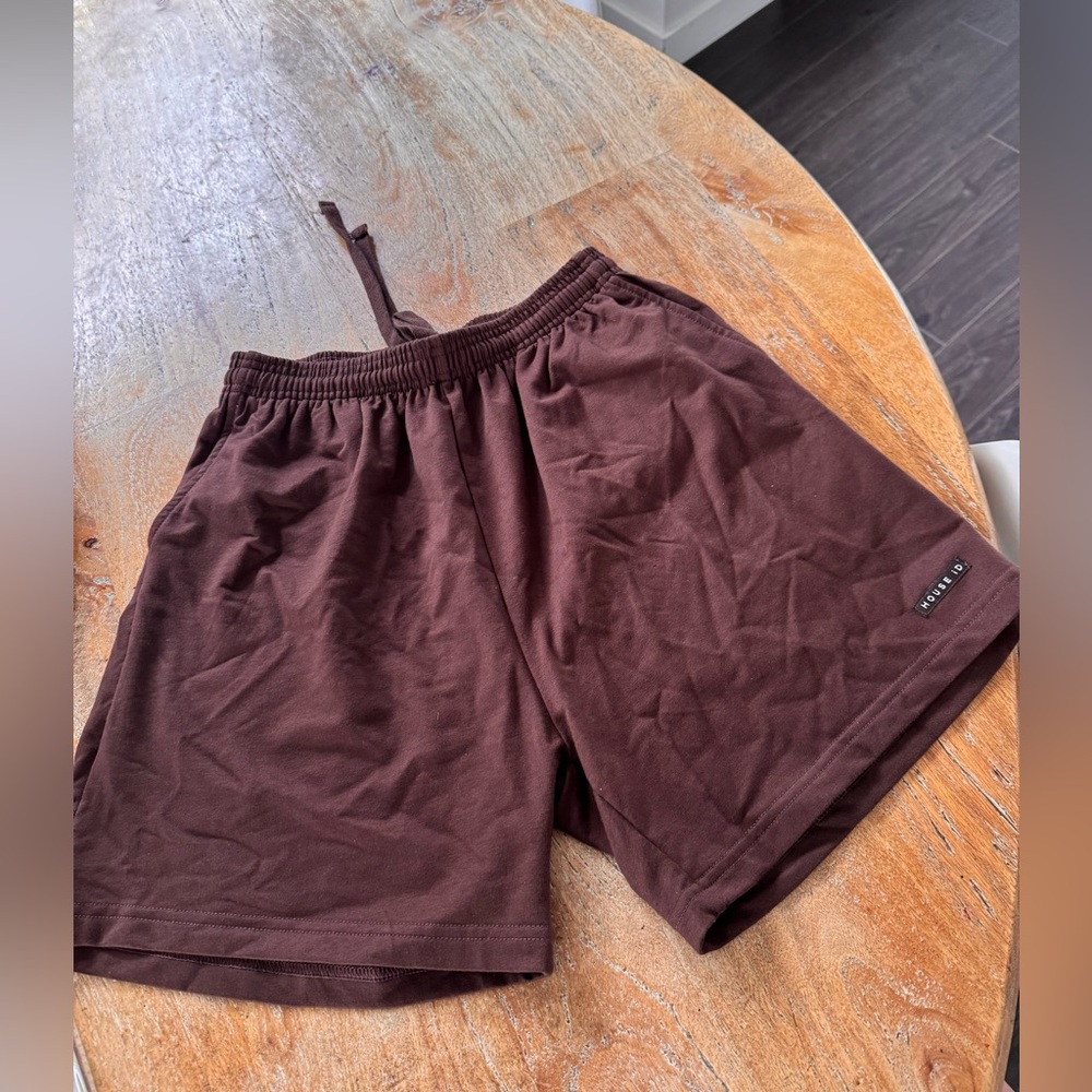 House iD Brown shorts
